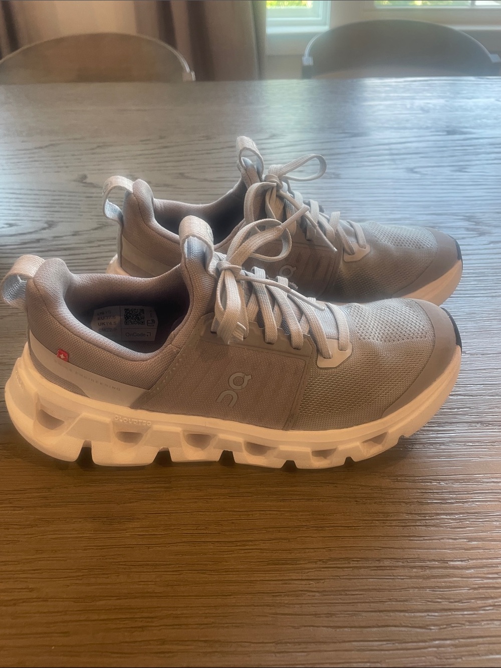 On Running Cloudswift Kids Light Gray Athletic Sneakers size 5